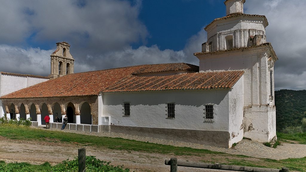Fachada de la ermita de Nuestra Señora del Ara en Fuente del Arco