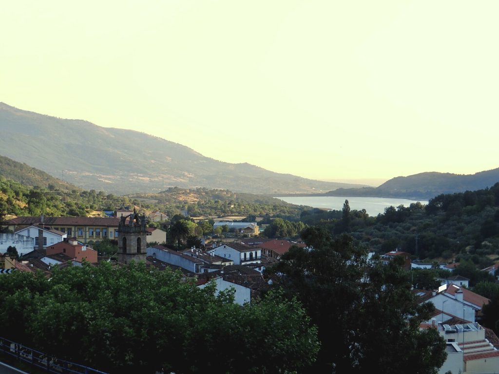 Panorámica del pueblo que gobierna la alcaldesa de Baños de Montemayor, en Cáceres
